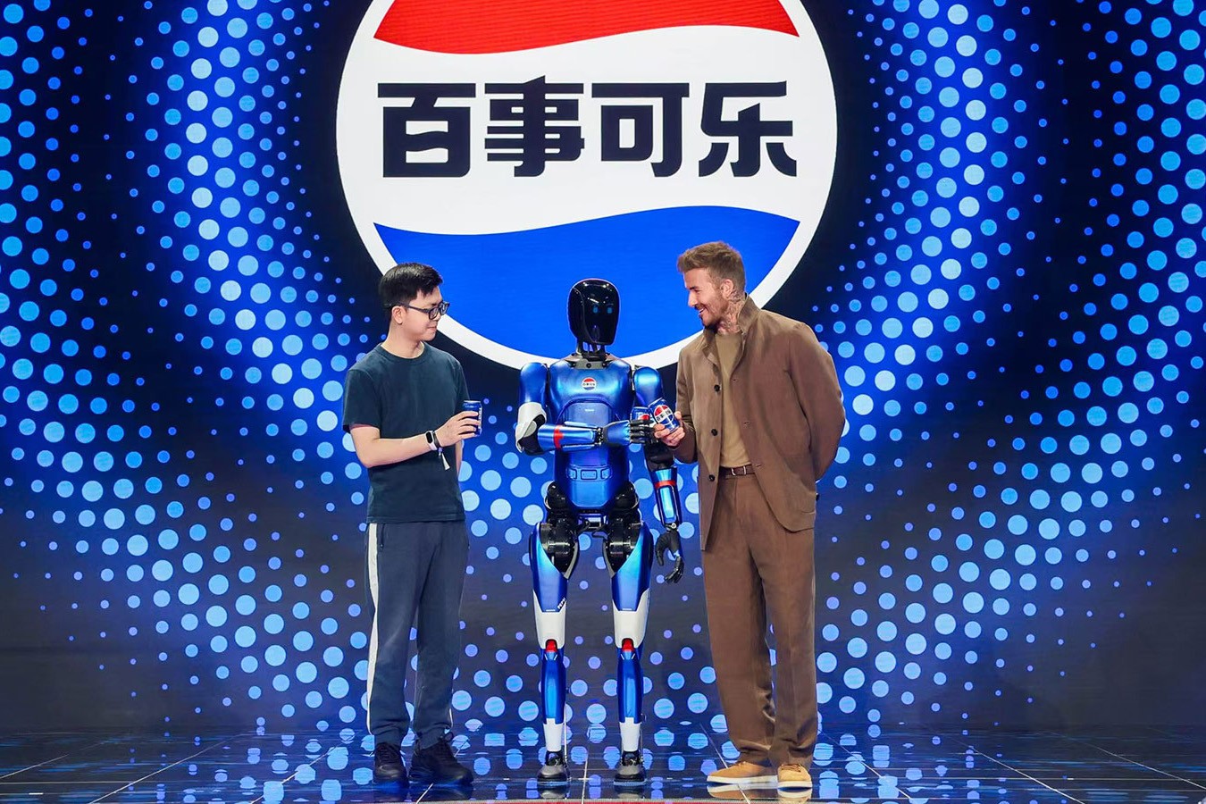 金年匯機(jī)器人攜手百事中國(guó)共創(chuàng)“百事藍(lán)寶” 共燃渴望新章
